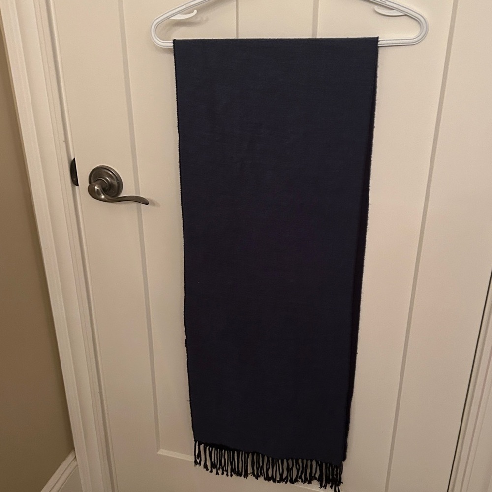 Stewart of Scotland Navy Blue / Blue Soft Reversible Scarf with Fringe - Picture 3 of 6